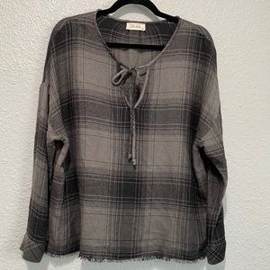 Bella Dahl Gray Plaid Raw Hem Keyhole Pullover